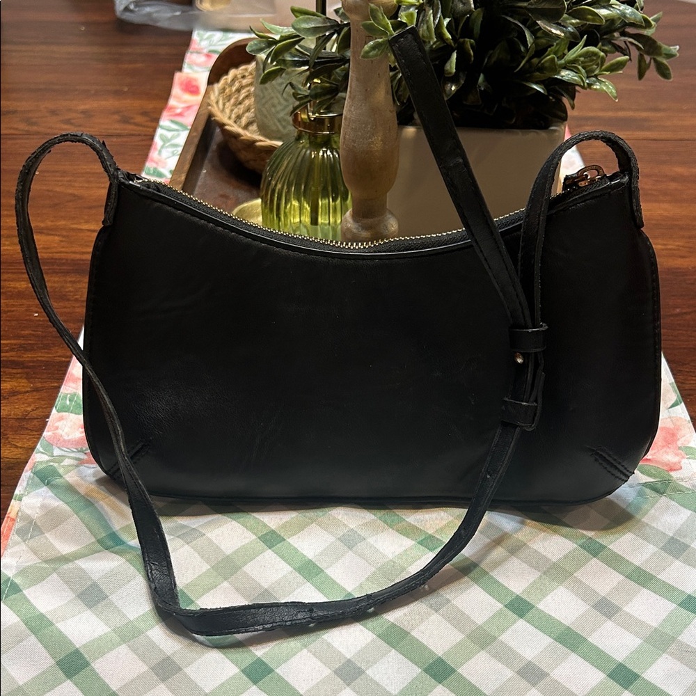 H&M Elegant Black faux Leather Shoulder Bag - Picture 1 of 2